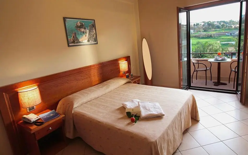 La Bussola — LA BUSSOLA