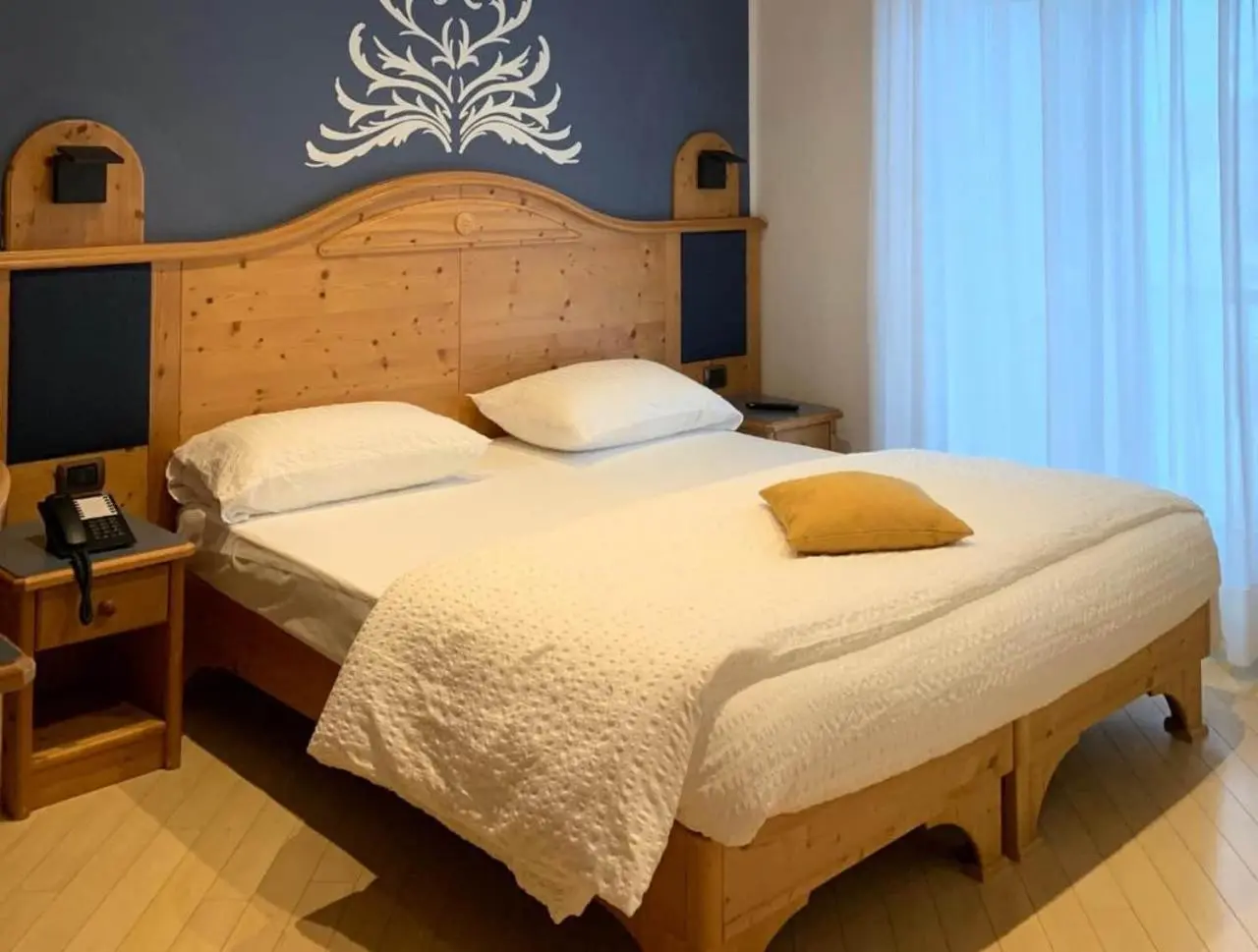 La Bussola — LA BUSSOLA