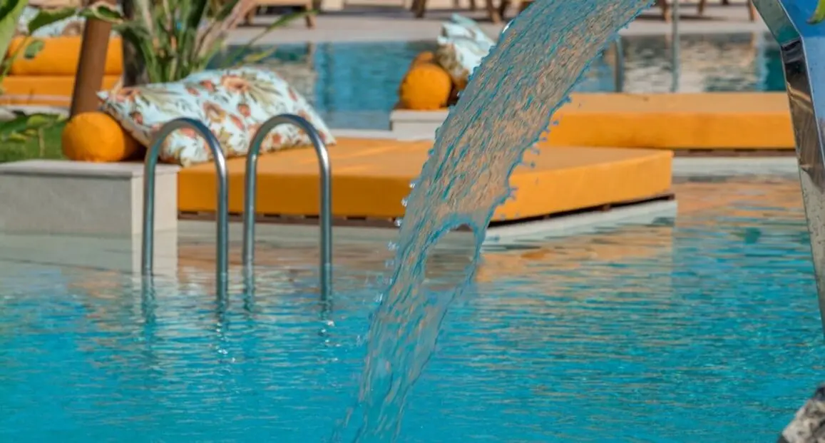 Basen w hotelu Letsos Hotel