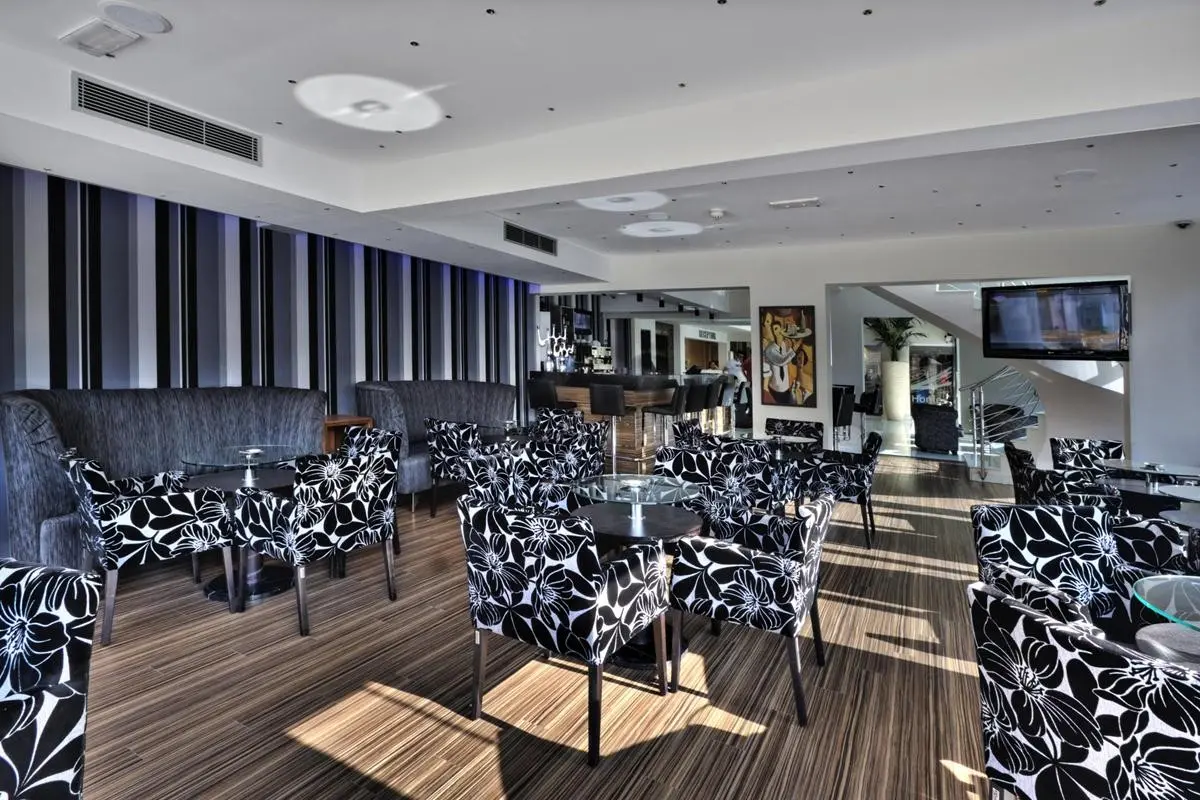 Livadhiotis City Hotel — LIVADHIOTIS CITY HOTEL