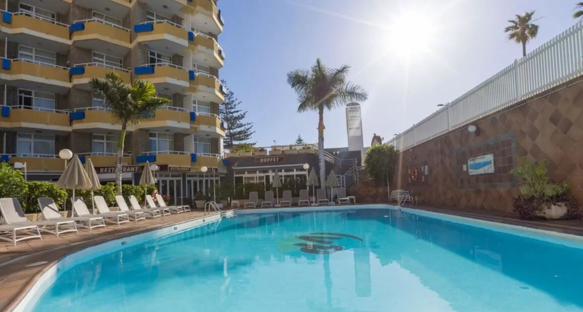 Basen w hotelu Livvo Veril Playa