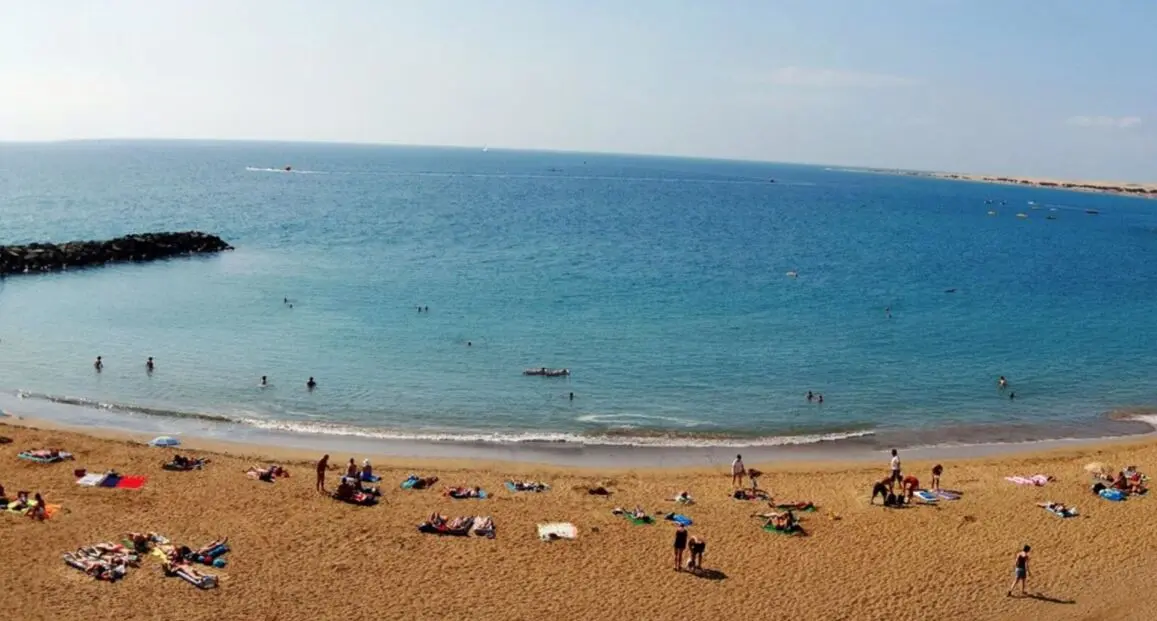 Plaża przy hotelu Livvo Veril Playa
