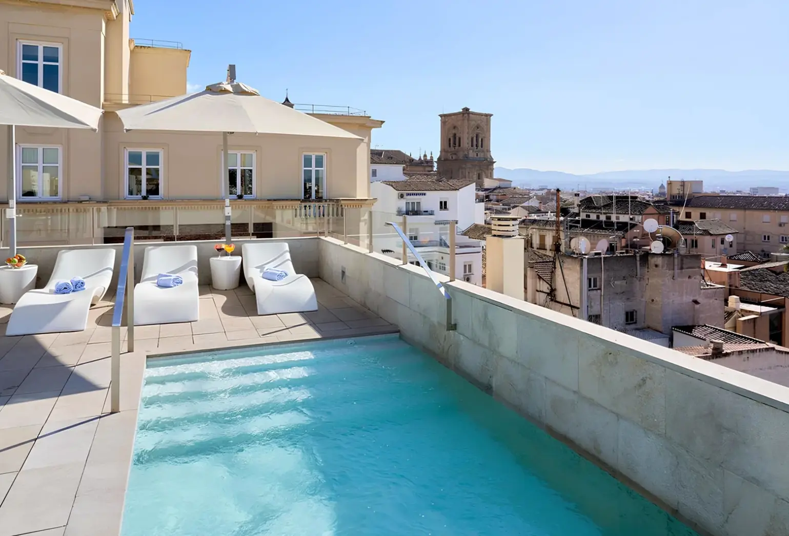 Basen w hotelu Macià Granada Five Senses