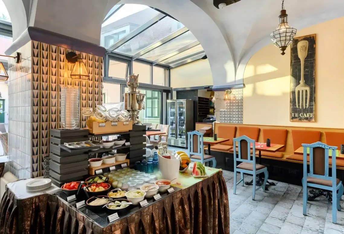 Restauracja i jedzenie w hotelu Maison Bistro & Hotel