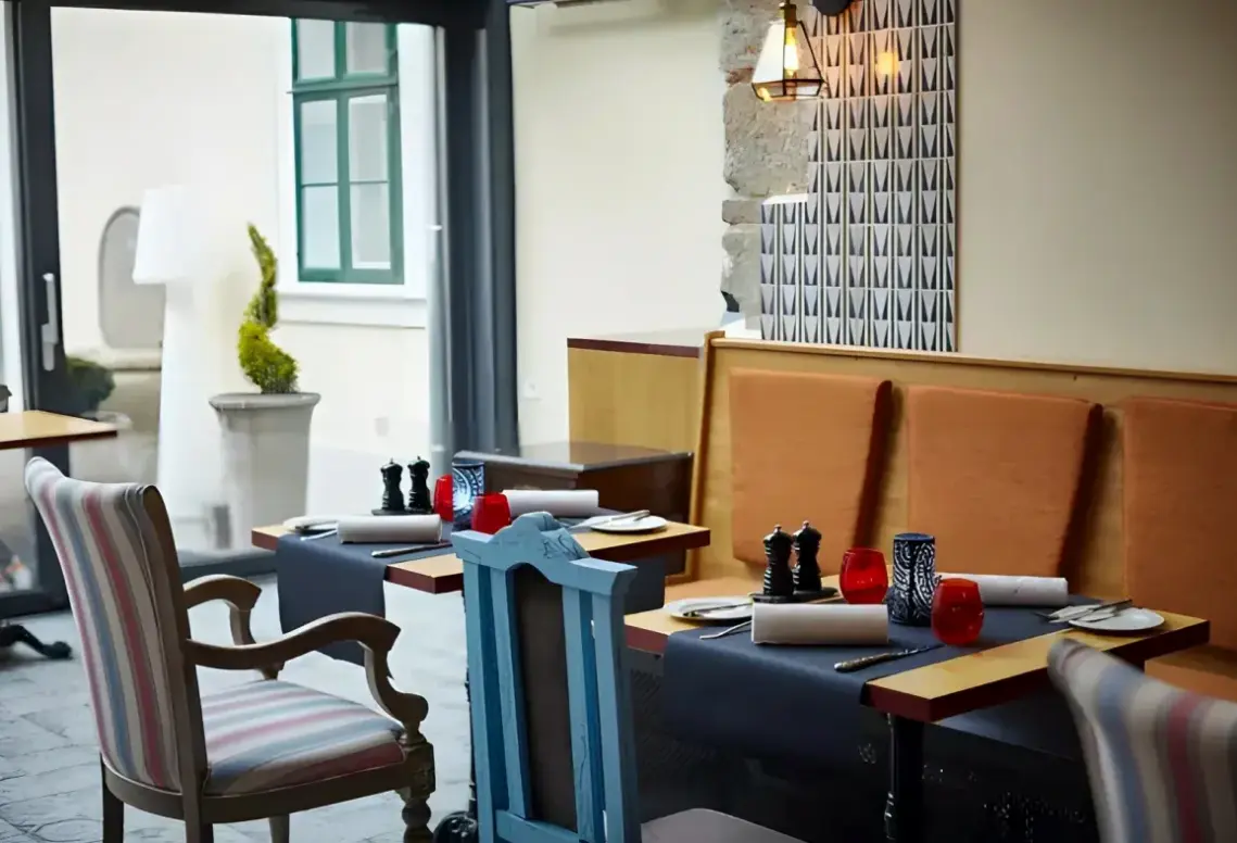Restauracja i jedzenie w hotelu Maison Bistro & Hotel