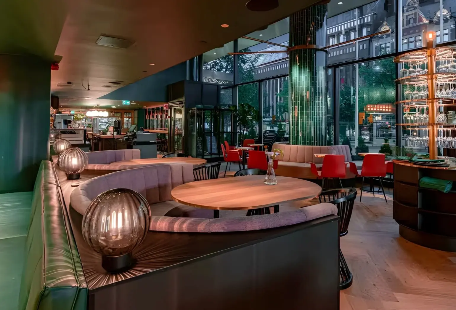 Basen w hotelu Marski by Scandic