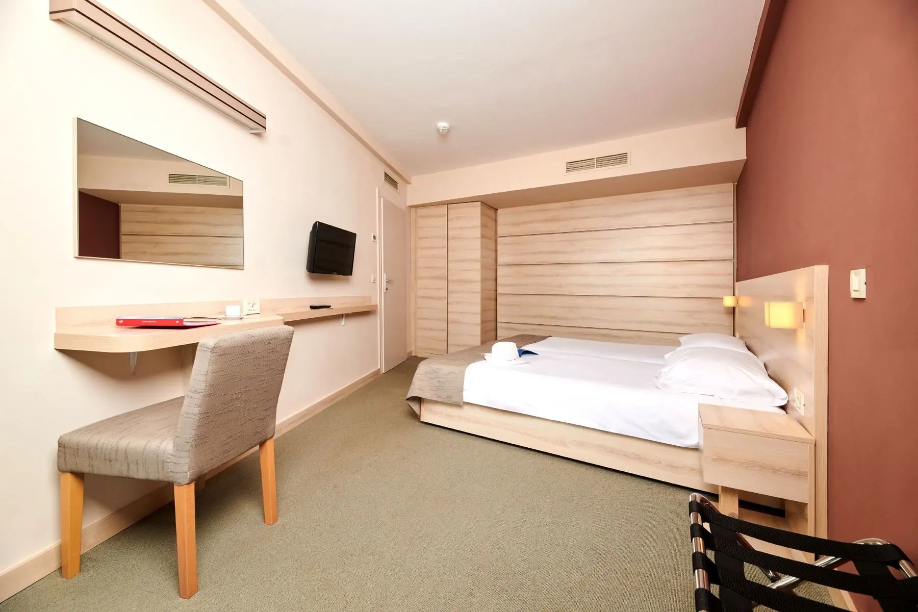 MATERADA Plava Laguna — MATERADA PLAVA LAGUNA