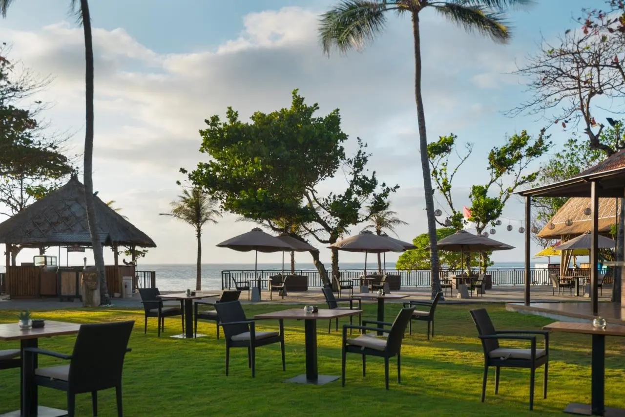Restauracja i jedzenie w hotelu Merusaka Nusa Dua