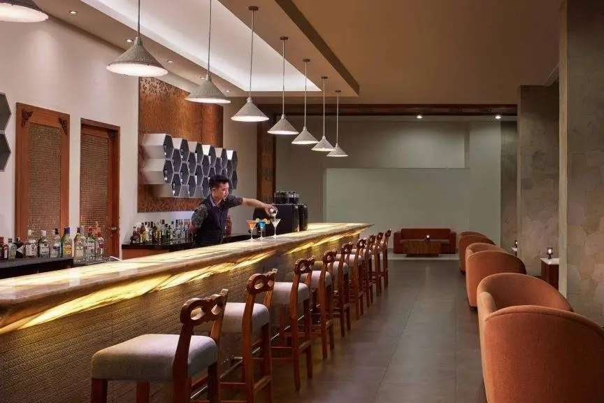 Restauracja i jedzenie w hotelu Merusaka Nusa Dua