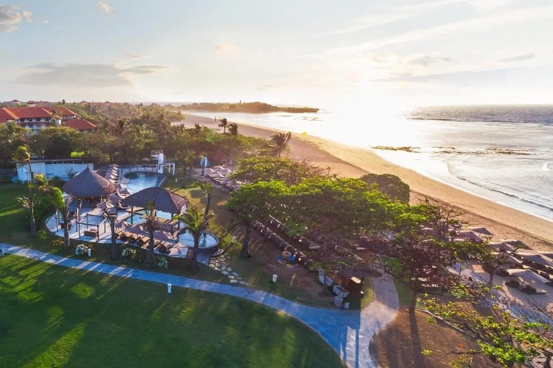 Plaża przy hotelu Merusaka Nusa Dua