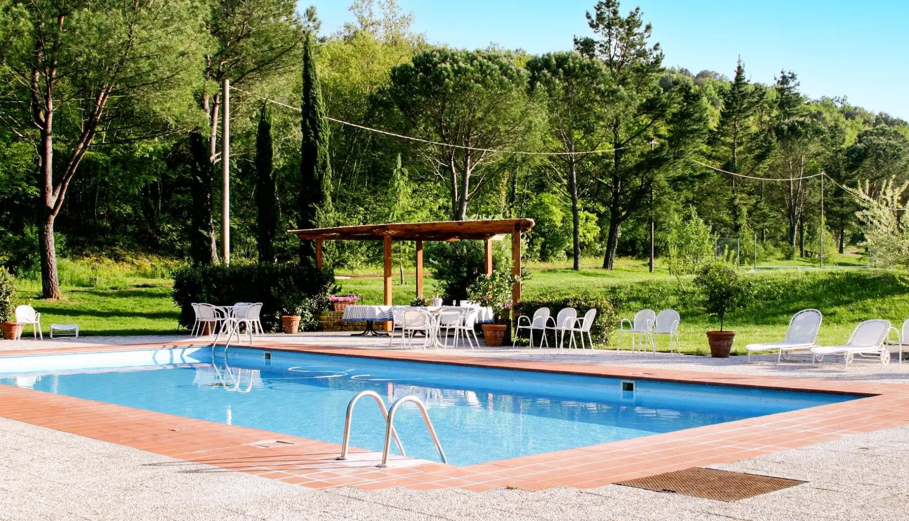 Basen w hotelu Montebelli Country Resort