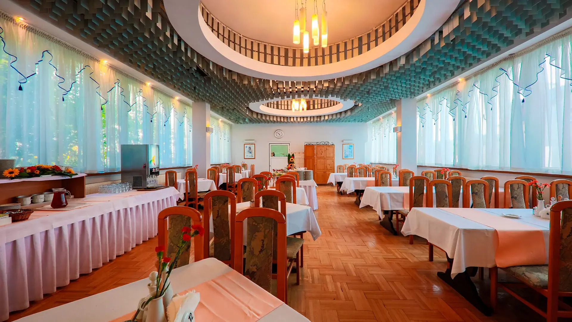 Restauracja i jedzenie w hotelu Nat Krynica Zdrój