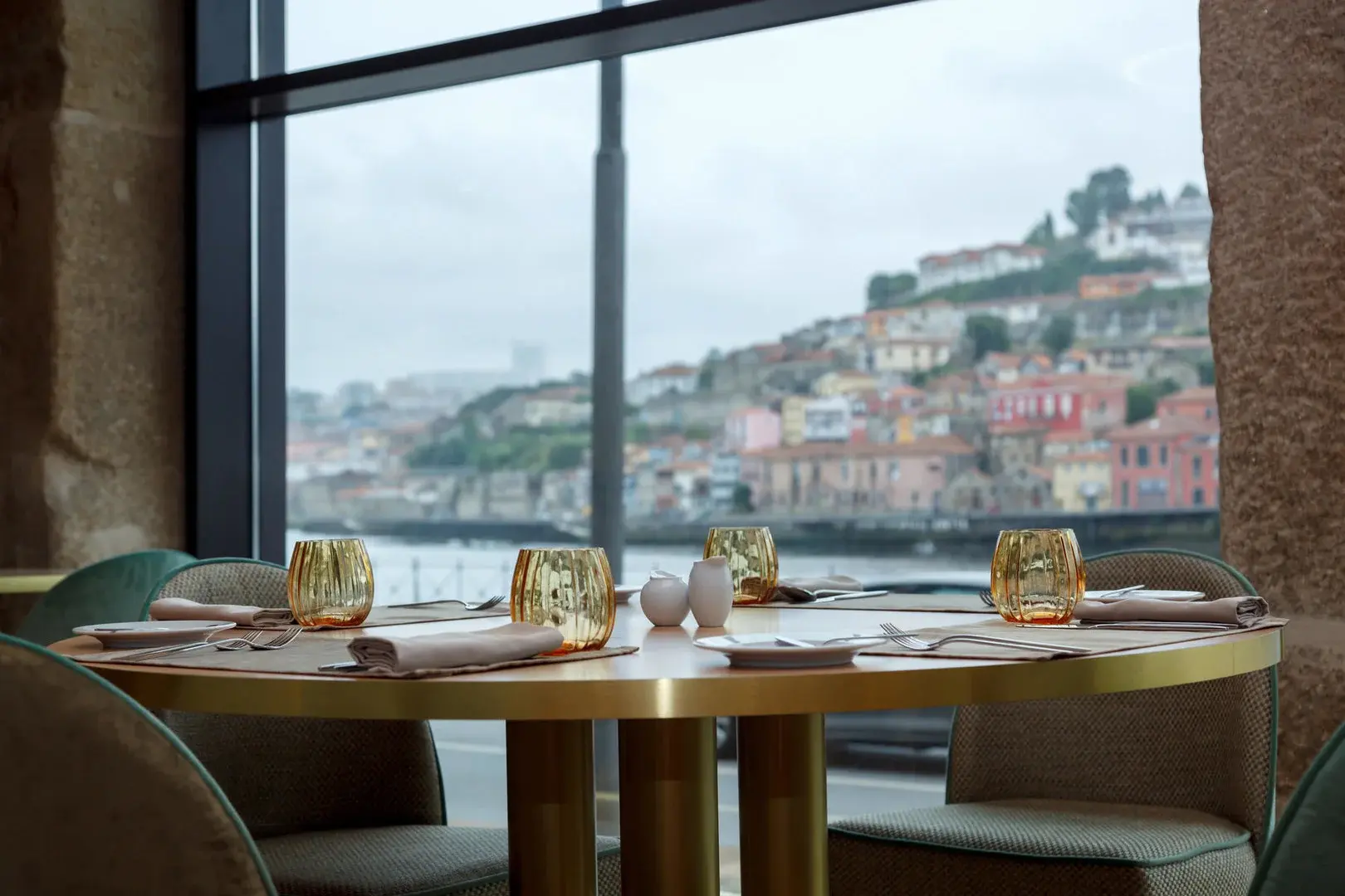 Restauracja i jedzenie w hotelu Neya Porto