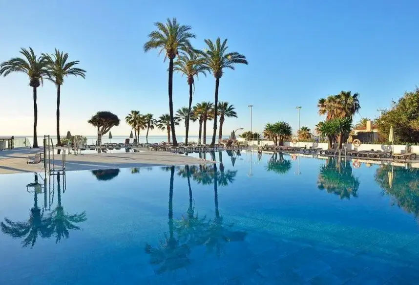 Basen w hotelu Ocean House Costa del Sol