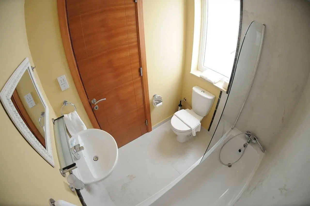 Łazienka w pokoju hotelu Onyx Hotel Malta