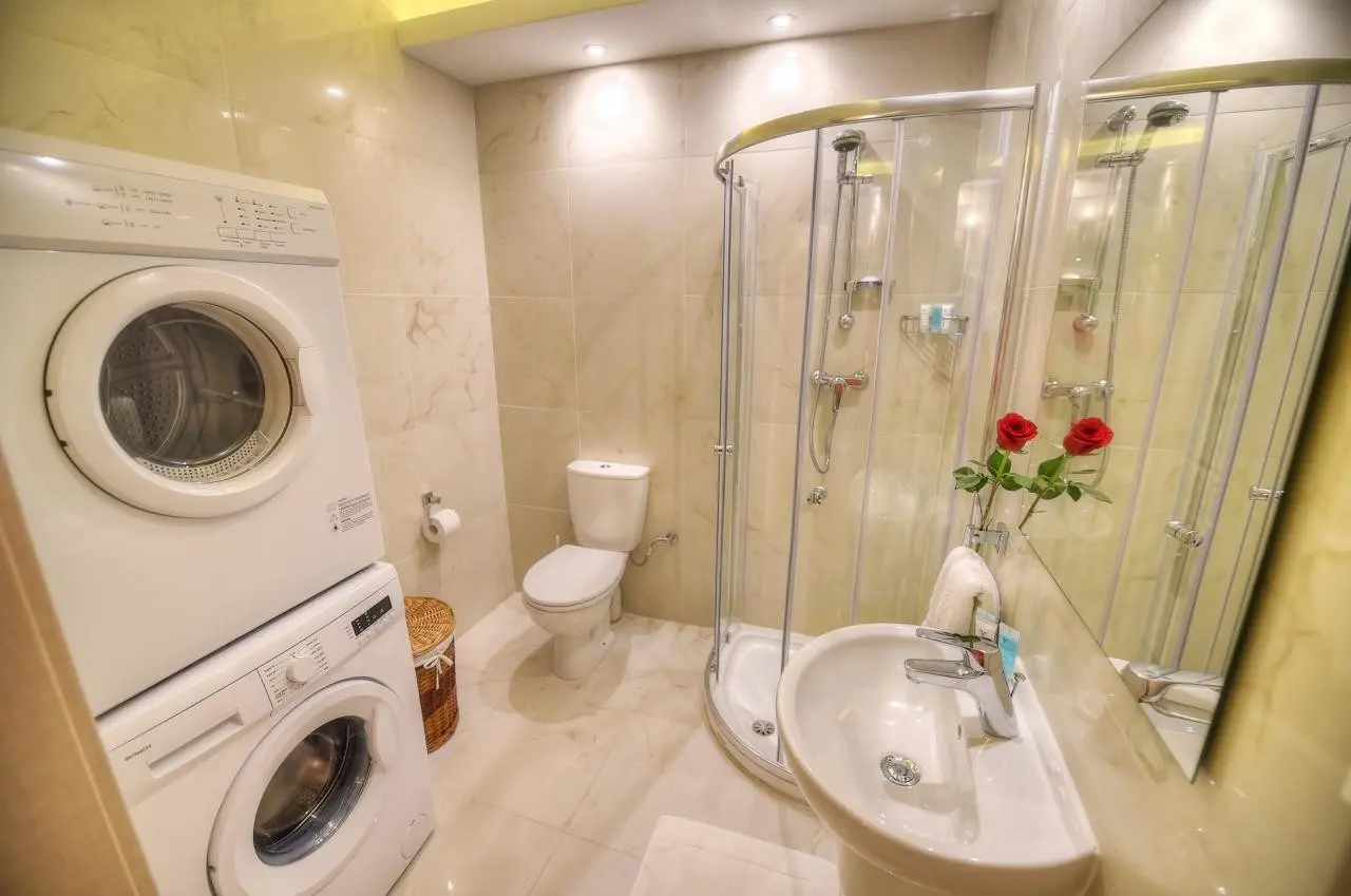 Łazienka w pokoju hotelu Onyx Hotel Malta