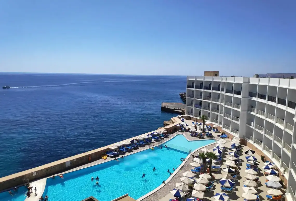 Basen w hotelu Paradise Bay Resort