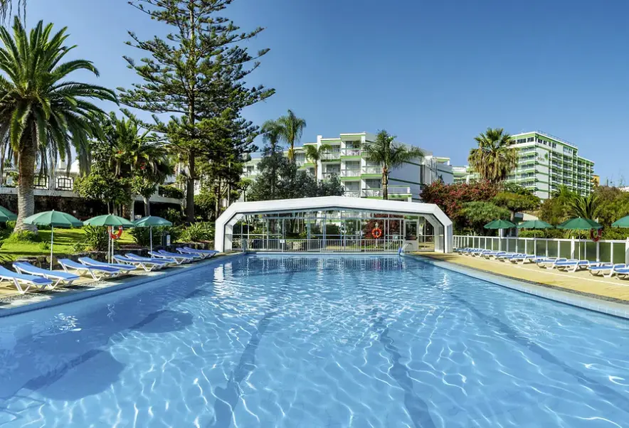 Basen w hotelu Parque Vacacional Eden