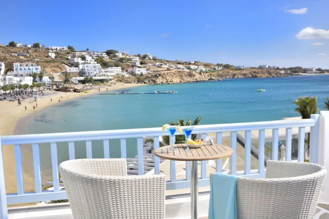 Plaża przy hotelu Petinos Hotel