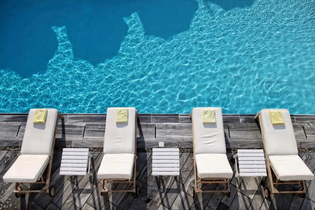 Basen w hotelu Petinos Hotel
