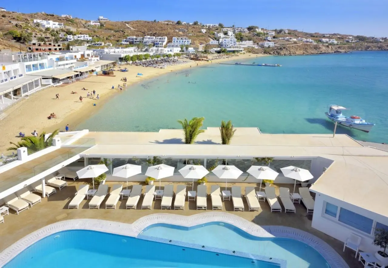 Basen w hotelu Petinos Hotel