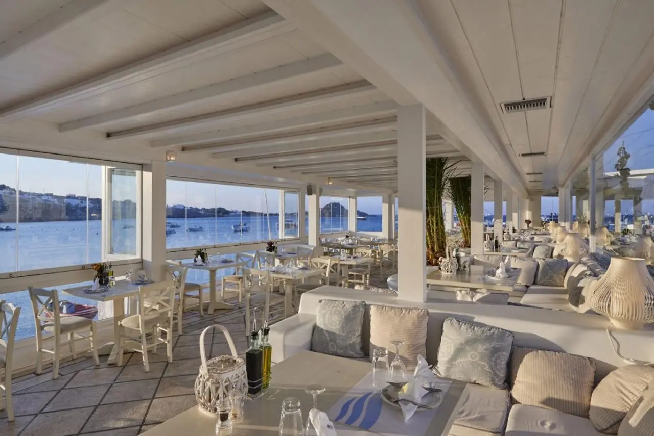Restauracja i jedzenie w hotelu Petinos Hotel