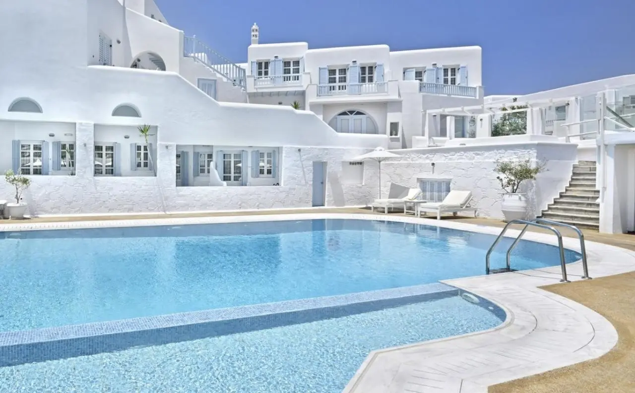 Basen w hotelu Petinos Hotel