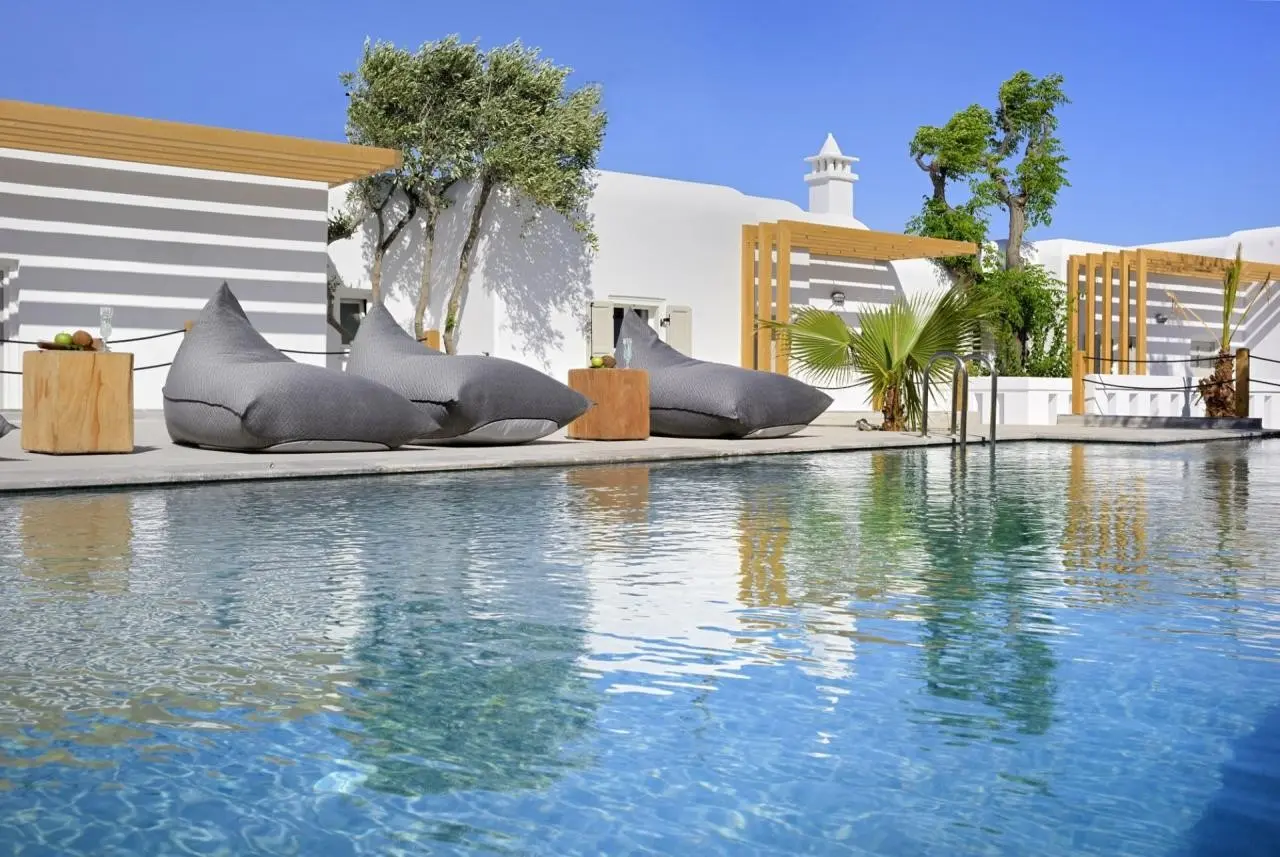 Basen w hotelu Petinos Hotel