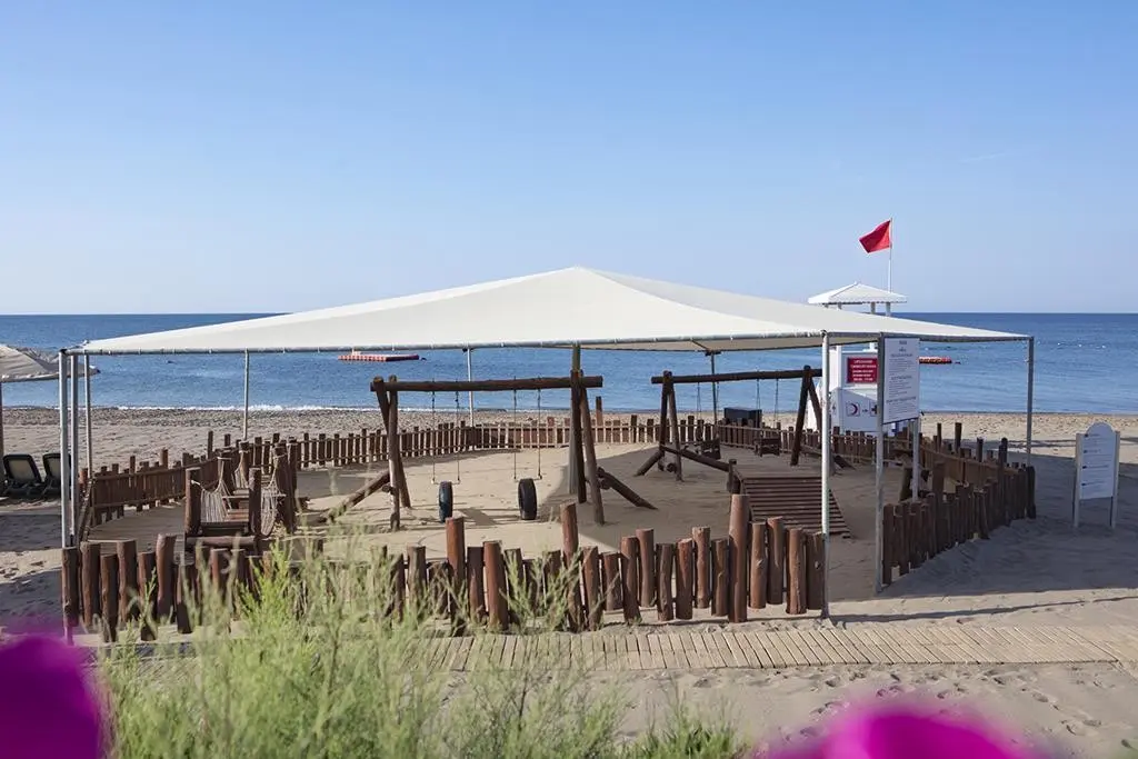 Plaża przy hotelu Pine Beach Belek