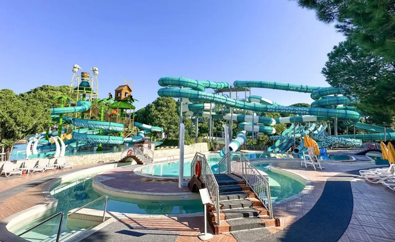 Basen w hotelu Pine Beach Belek