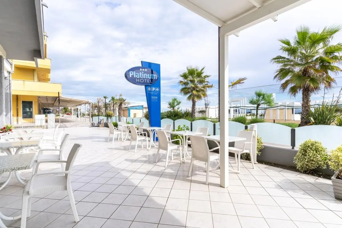Restauracja i jedzenie w hotelu Platinum