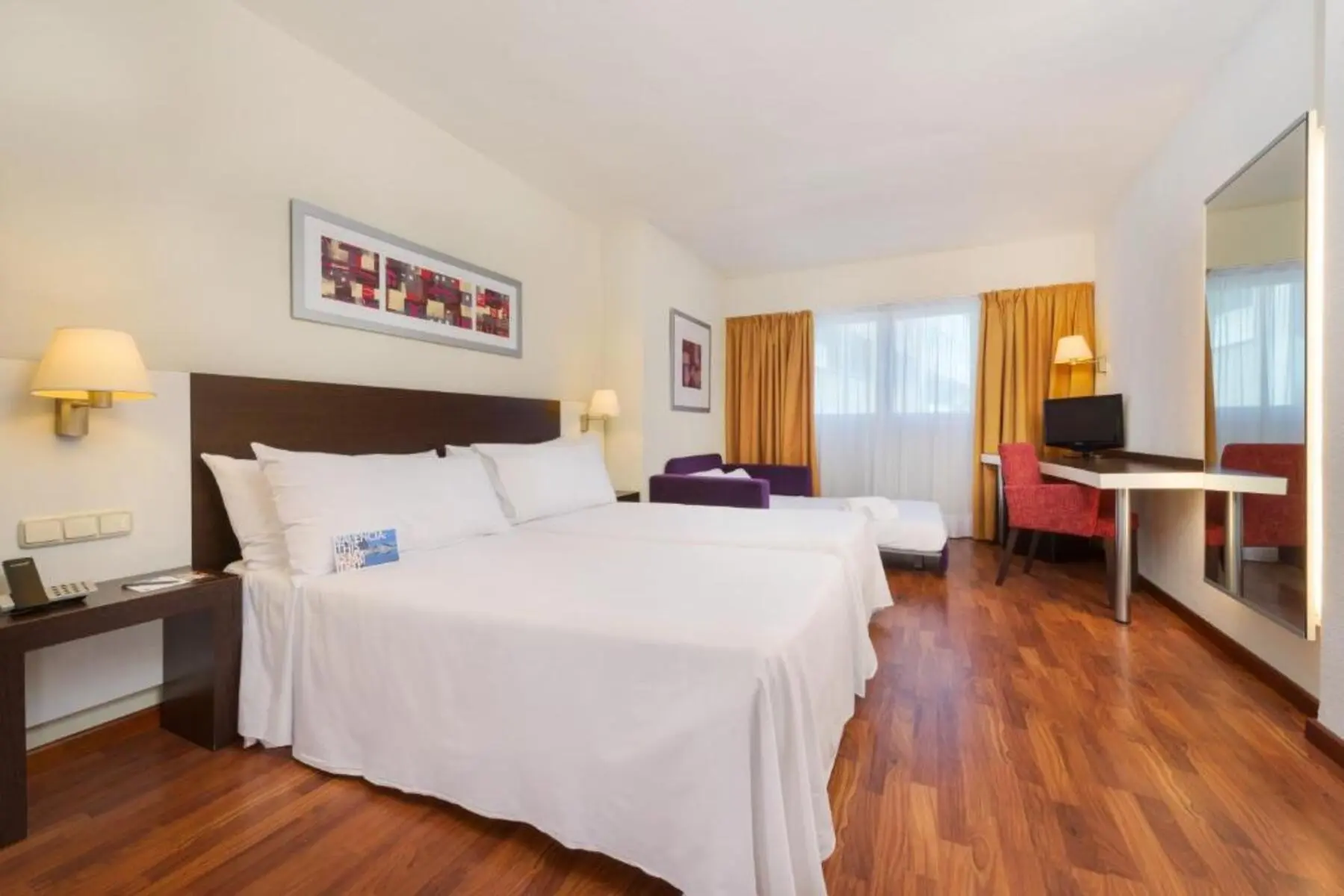 Pokój w hotelu Port Feria Valencia