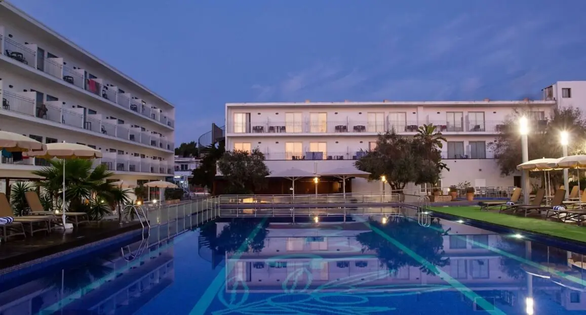 Basen w hotelu Puchet Hotel