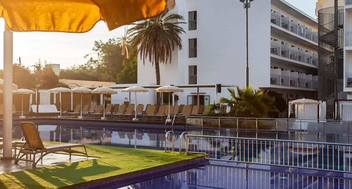 Basen w hotelu Puchet Hotel
