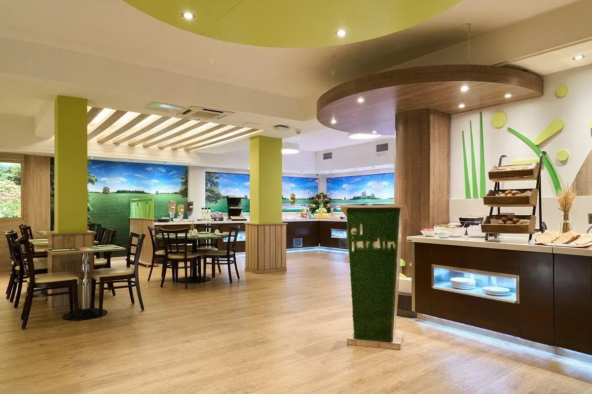Restauracja i jedzenie w hotelu Puerta de Toledo