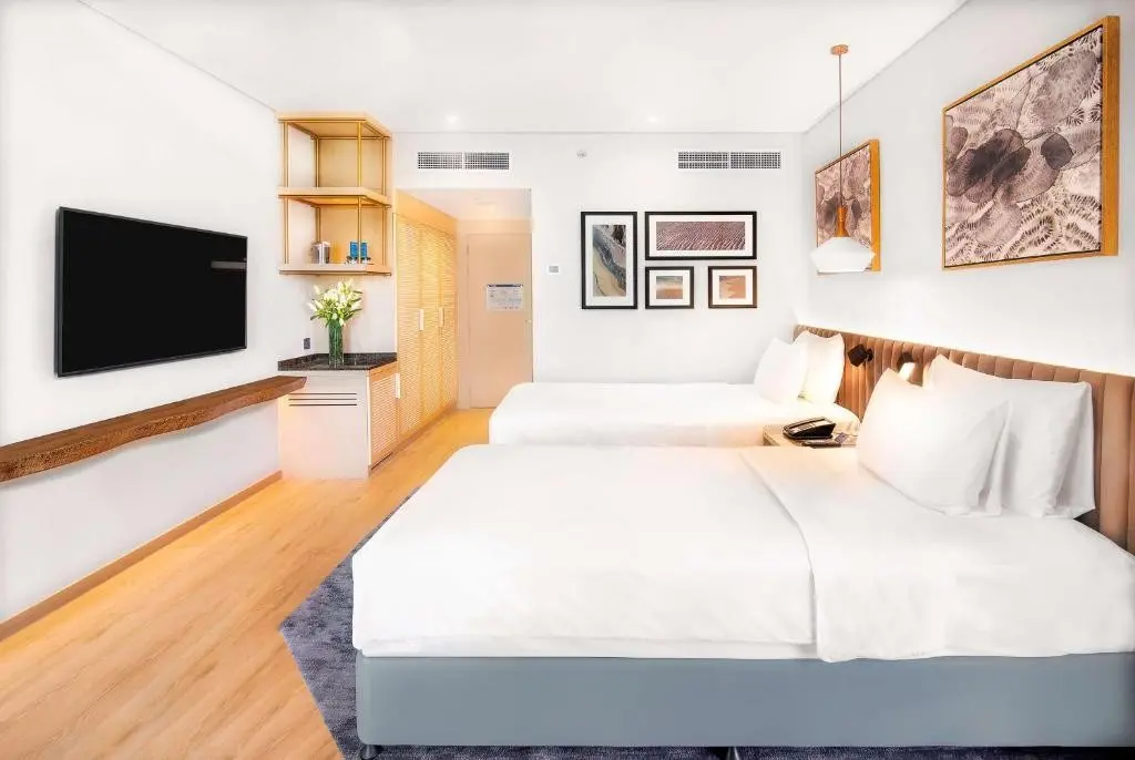 Radisson Blu Hotel & Resort; Abu Dhabi Corniche — RADISSON BLU HOTEL & RESORT, ABU DHABI CORNICHE