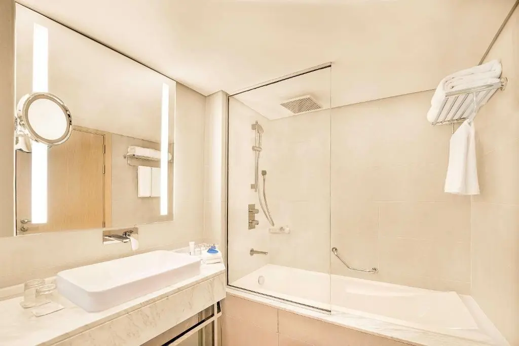 Radisson Blu Hotel & Resort; Abu Dhabi Corniche — RADISSON BLU HOTEL & RESORT, ABU DHABI CORNICHE