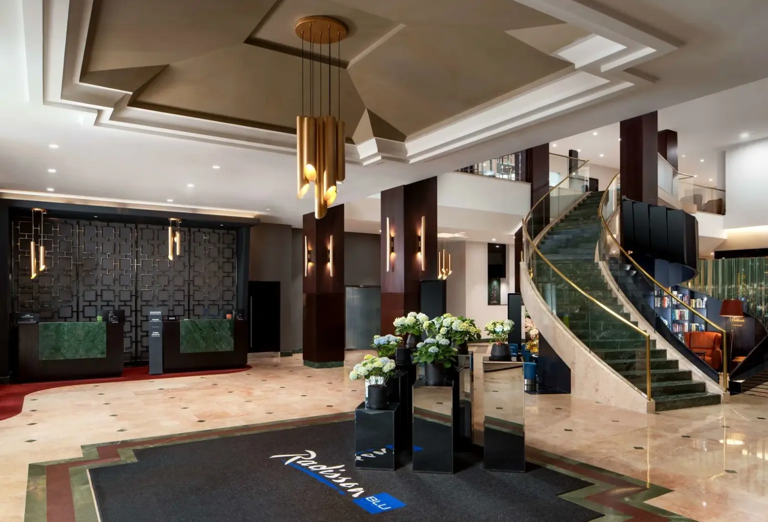 Lobby hotelu Radisson Blu Leogrand