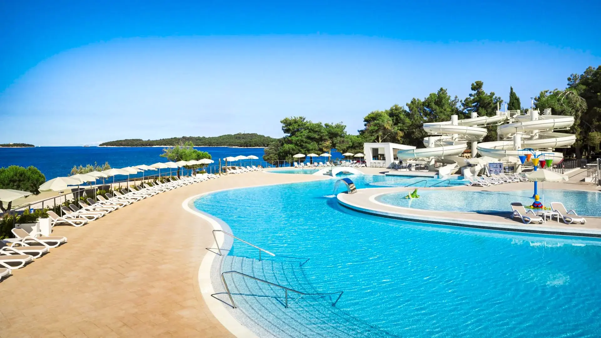 Basen w hotelu Resort Villas Rubin