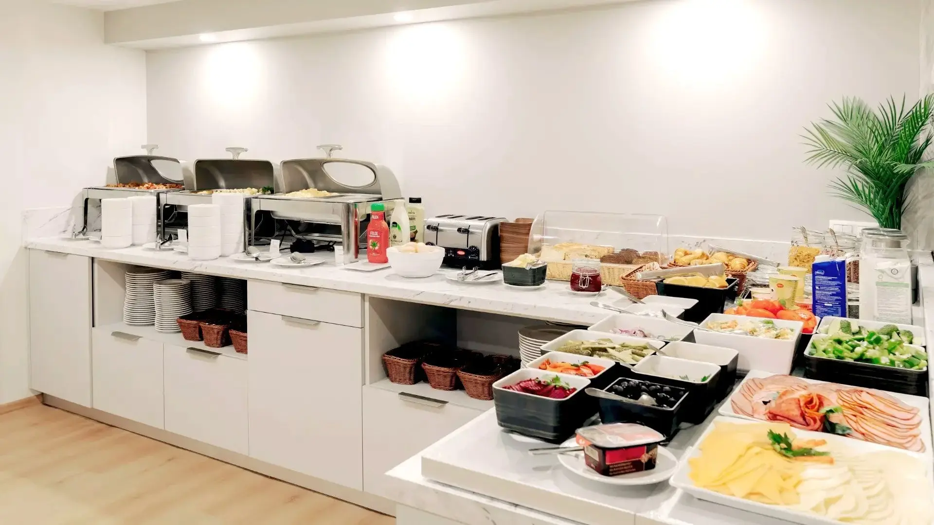 Restauracja i jedzenie w hotelu Rixwell Viru Square Hotel