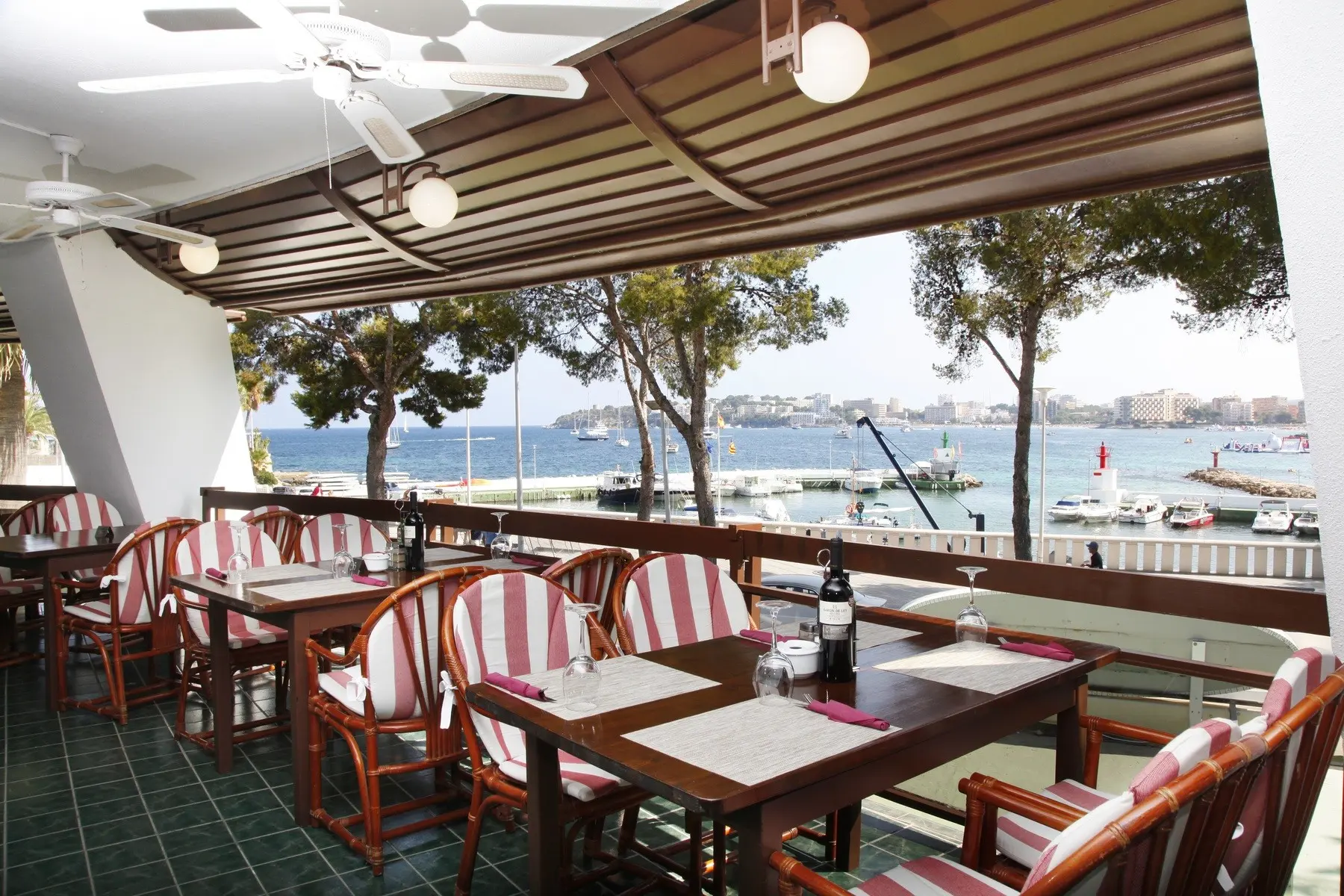 Restauracja i jedzenie w hotelu Roc Portonova