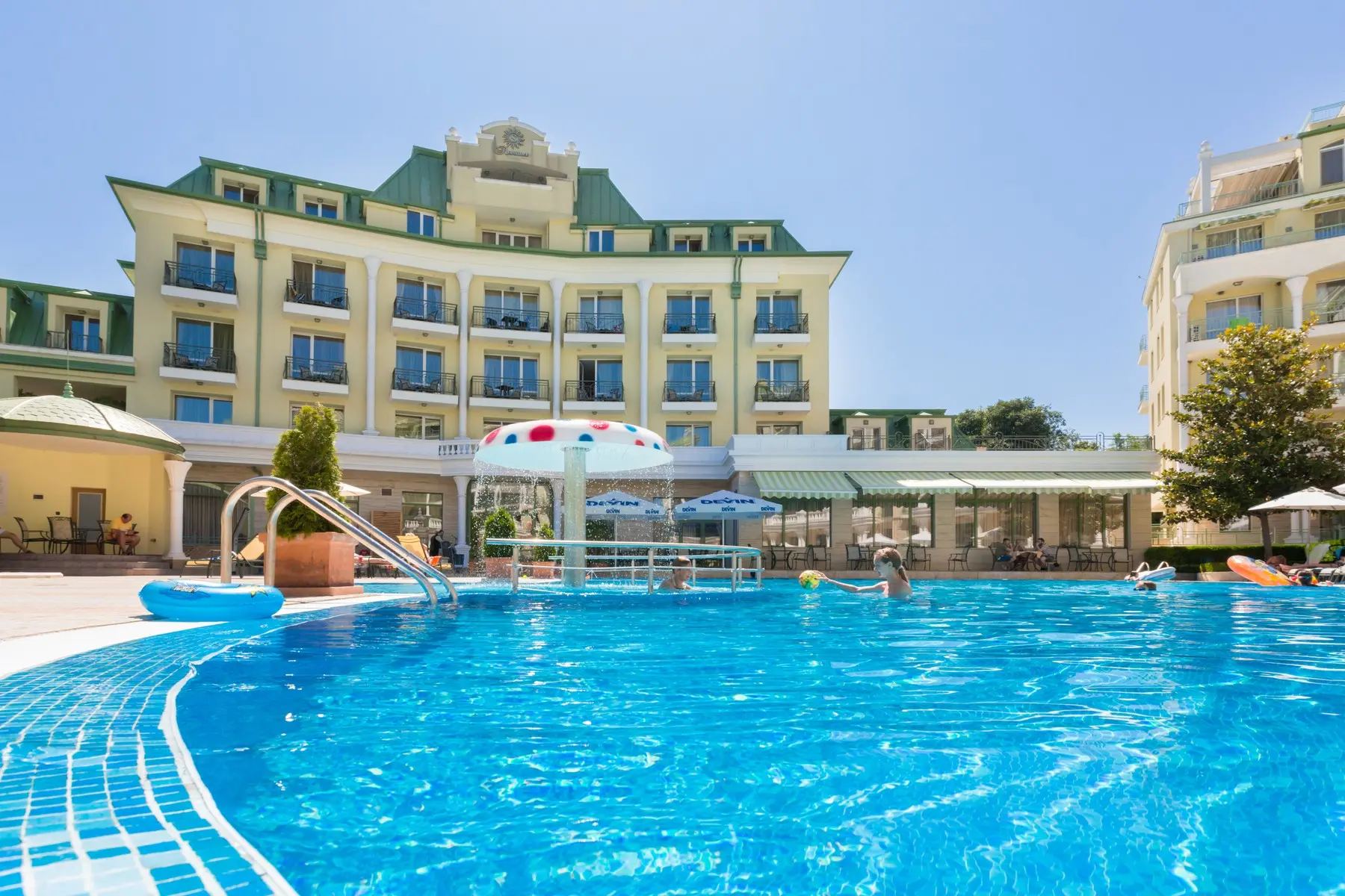 Basen w hotelu Romance Hotel and Family Suites