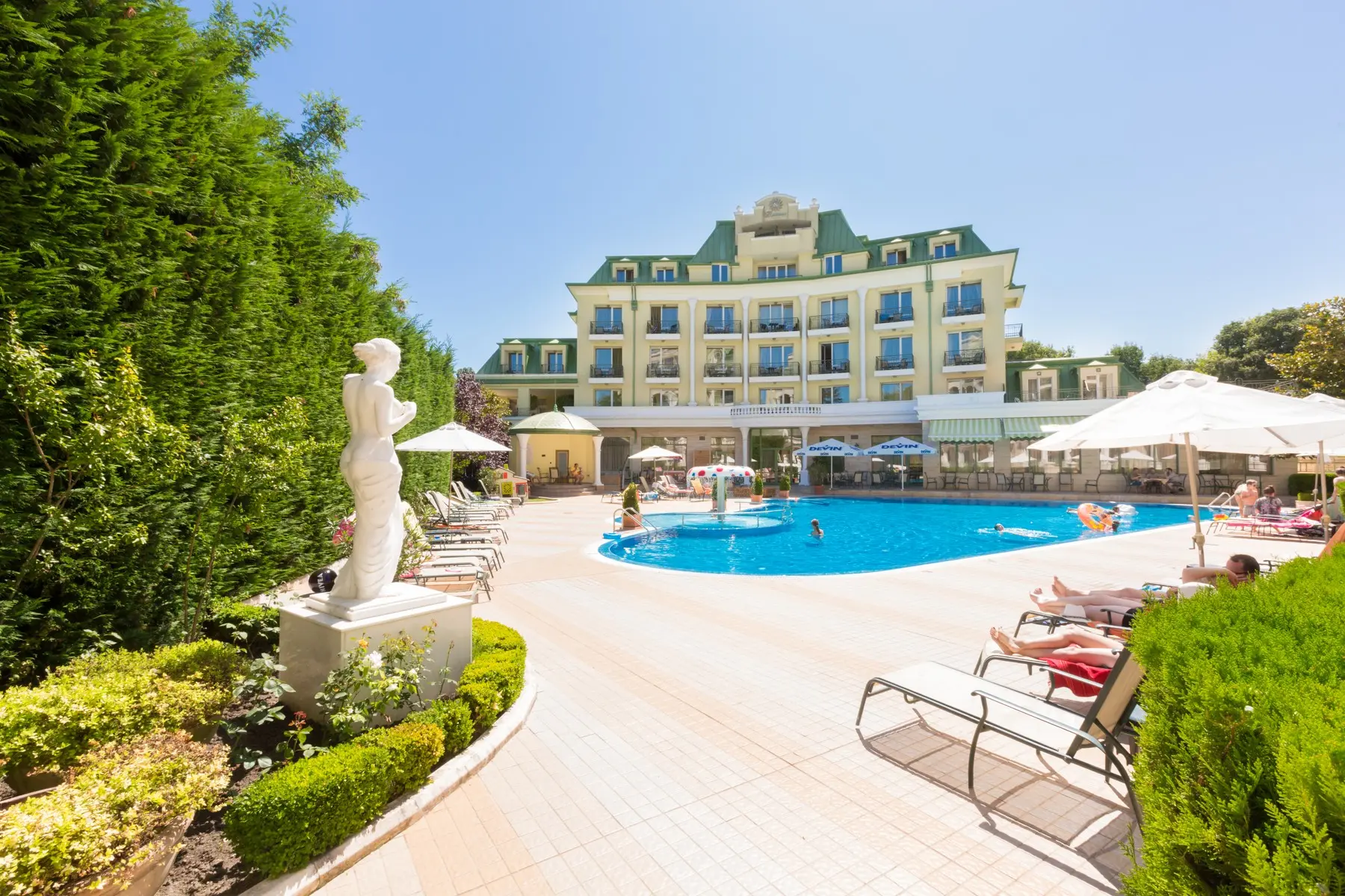 Basen w hotelu Romance Hotel and Family Suites