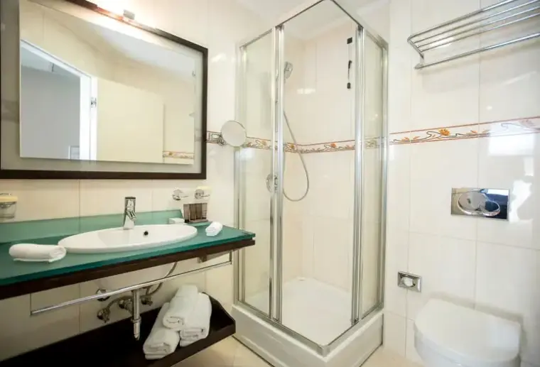 Łazienka w pokoju hotelu Royal Ariston