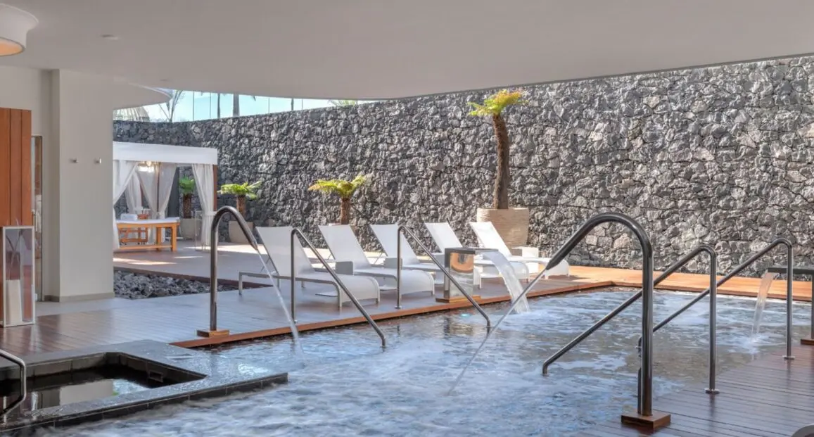 Basen w hotelu Royal Hideaway Corales Suites