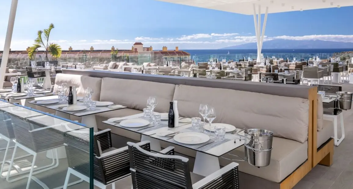 Restauracja i jedzenie w hotelu Royal Hideaway Corales Suites