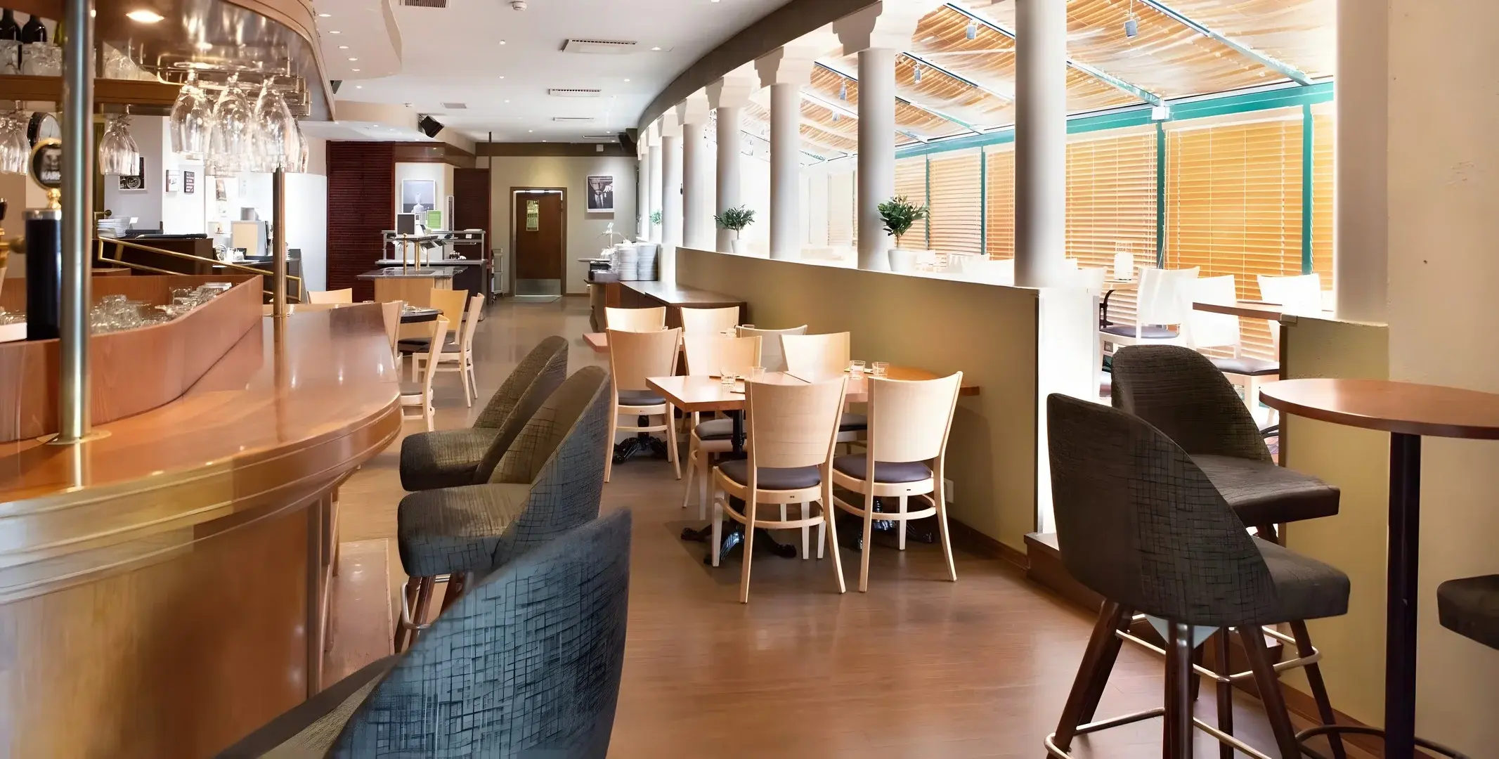 Restauracja i jedzenie w hotelu Scandic Helsinki Aviapolis