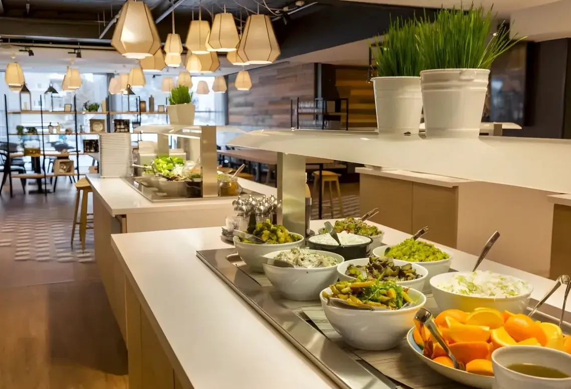 Restauracja i jedzenie w hotelu Scandic Meilahti