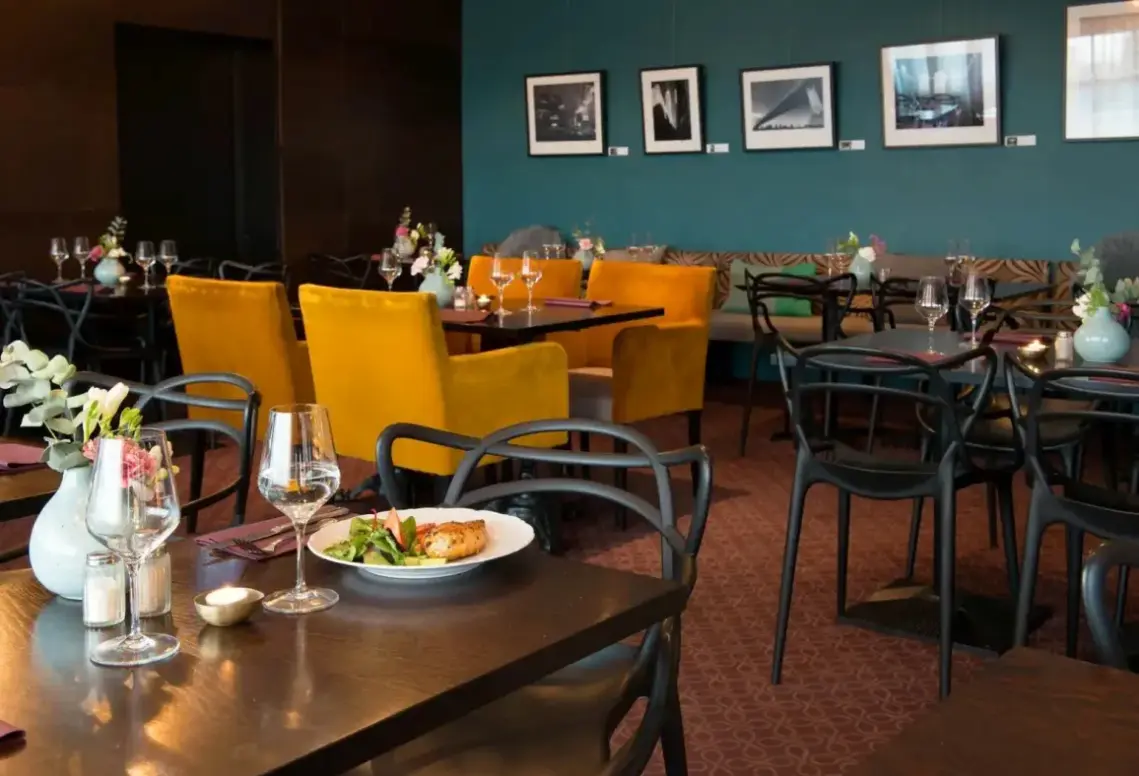 Restauracja i jedzenie w hotelu Scandic No 25