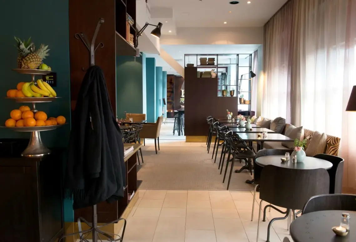 Restauracja i jedzenie w hotelu Scandic No 25